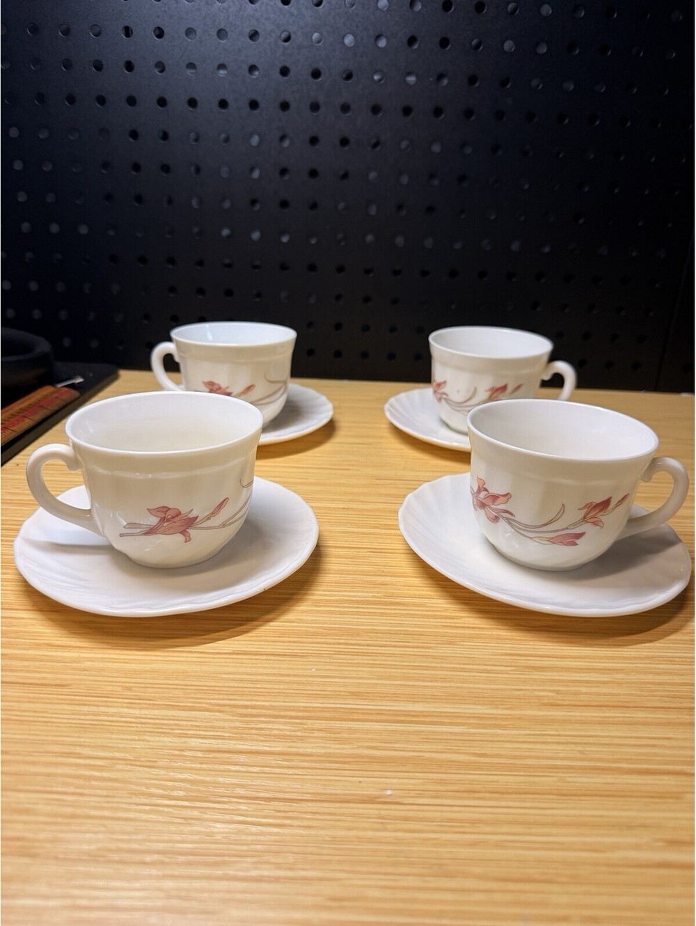 4 Arcopal France Milk Glass Cups & Saucers Set White Tea Coffee Set Vintage